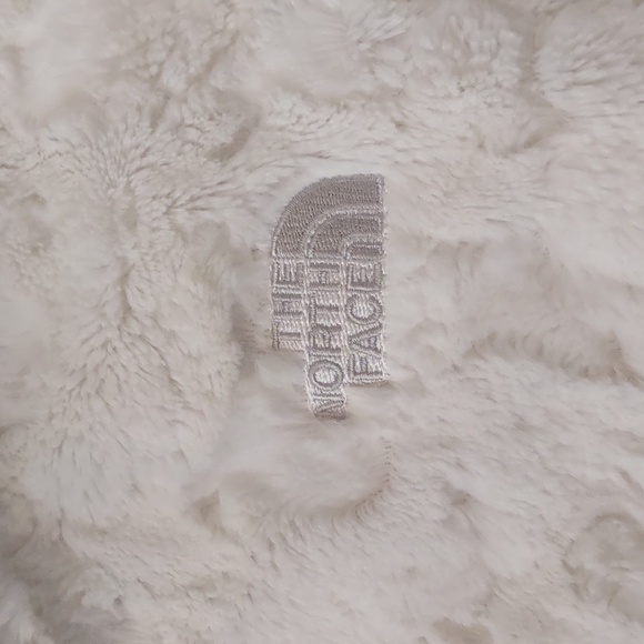 The North Face Women's Reversible Vest - Picture 5 of 8